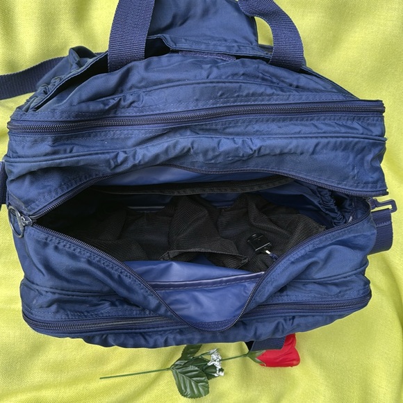 ⛺️ LAND’S END; Large VINTAGE Navy Travel/Overnight/Kid’s Bag w/Storage Pockets! - Picture 9 of 16